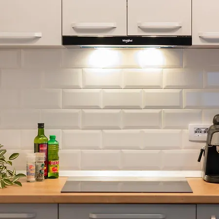 Modern 10 Apartment *