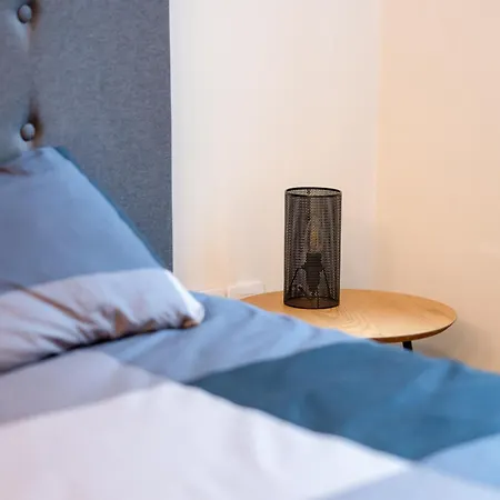 Modern 10 Apartment *