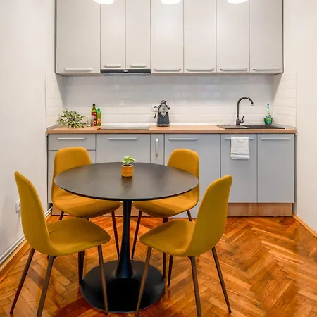 Modern 10 Apartment