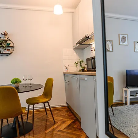 아파트 Langa Biserica Neagra Si Turnul Alb *