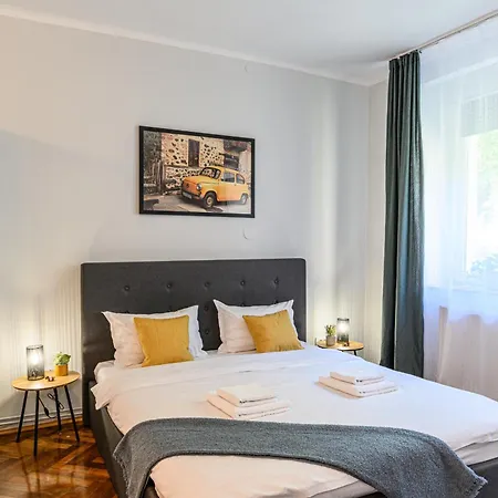 Lângă Biserica Neagră și Turnul Alb Apartamento Braşov