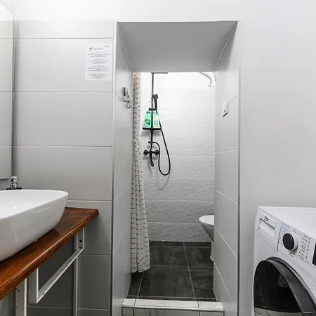 Langa Biserica Neagra Si Turnul Alb 아파트