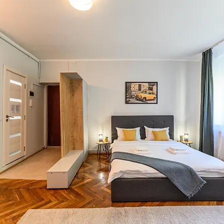 Langa Biserica Neagra Si Turnul Alb * 브라쇼브