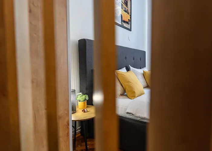 公寓 Langa Biserica Neagra Si Turnul Alb