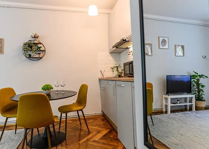 Apartamento Lângă Biserica Neagră și Turnul Alb *