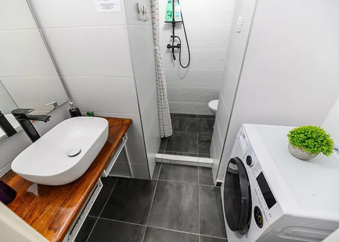 Apartamento Lângă Biserica Neagră și Turnul Alb *