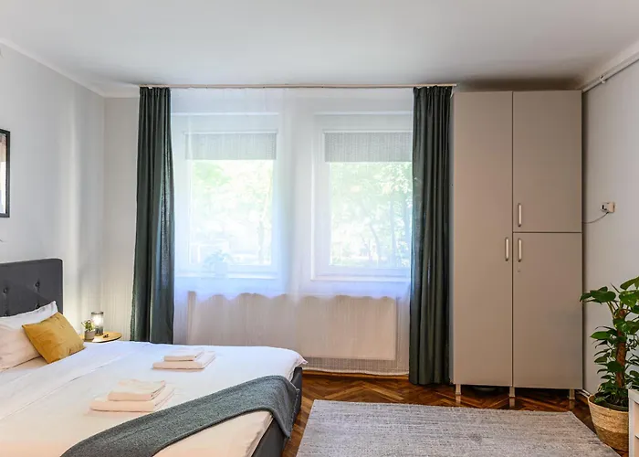 Lângă Biserica Neagră și Turnul Alb Apartamento Braşov