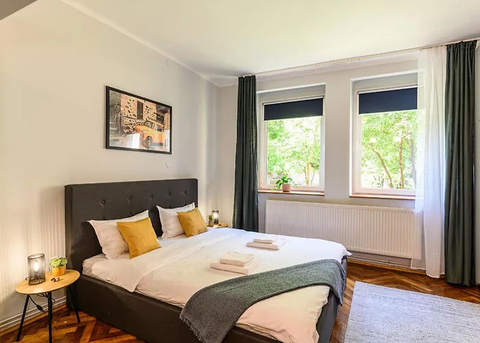 Lângă Biserica Neagră și Turnul Alb Apartamento Braşov