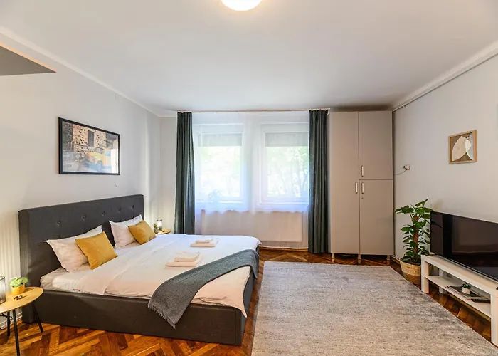 Lângă Biserica Neagră și Turnul Alb Braşov